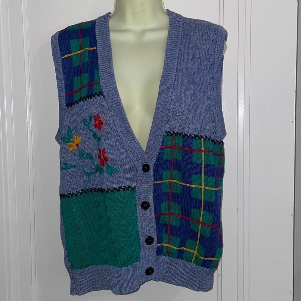 Vtg 80s/90s Napa Valley light blue sweater vest with embroidered flowers